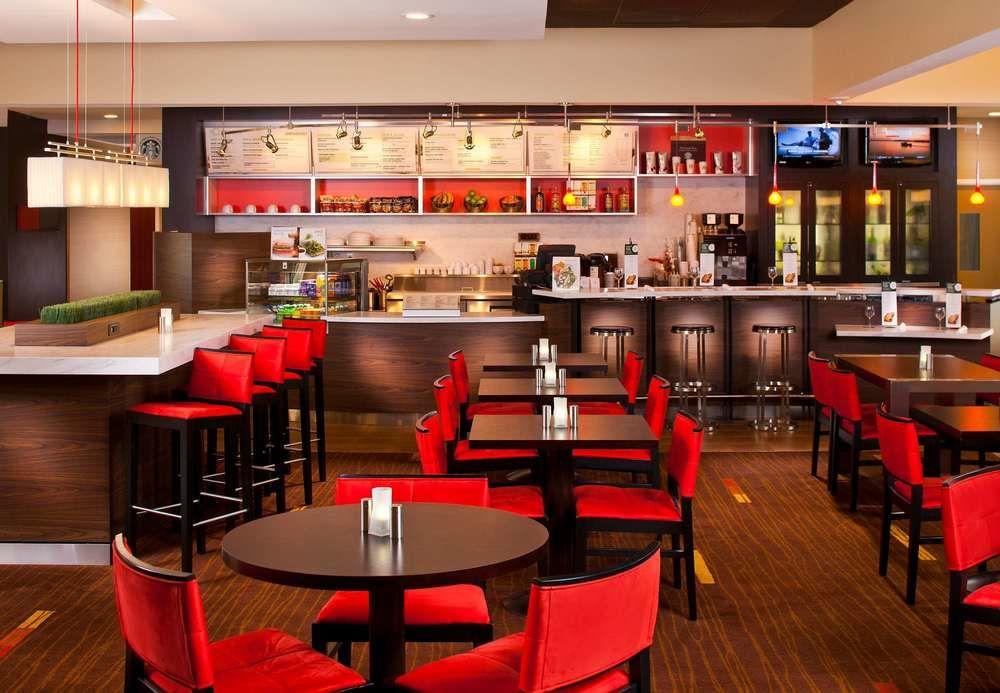 Отель Courtyard Melbourne West Экстерьер фото