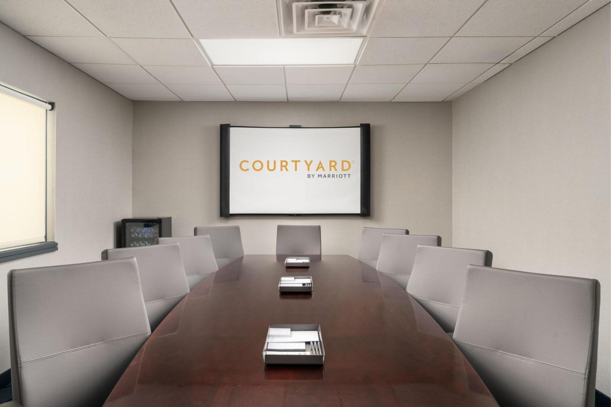 Отель Courtyard Melbourne West Экстерьер фото