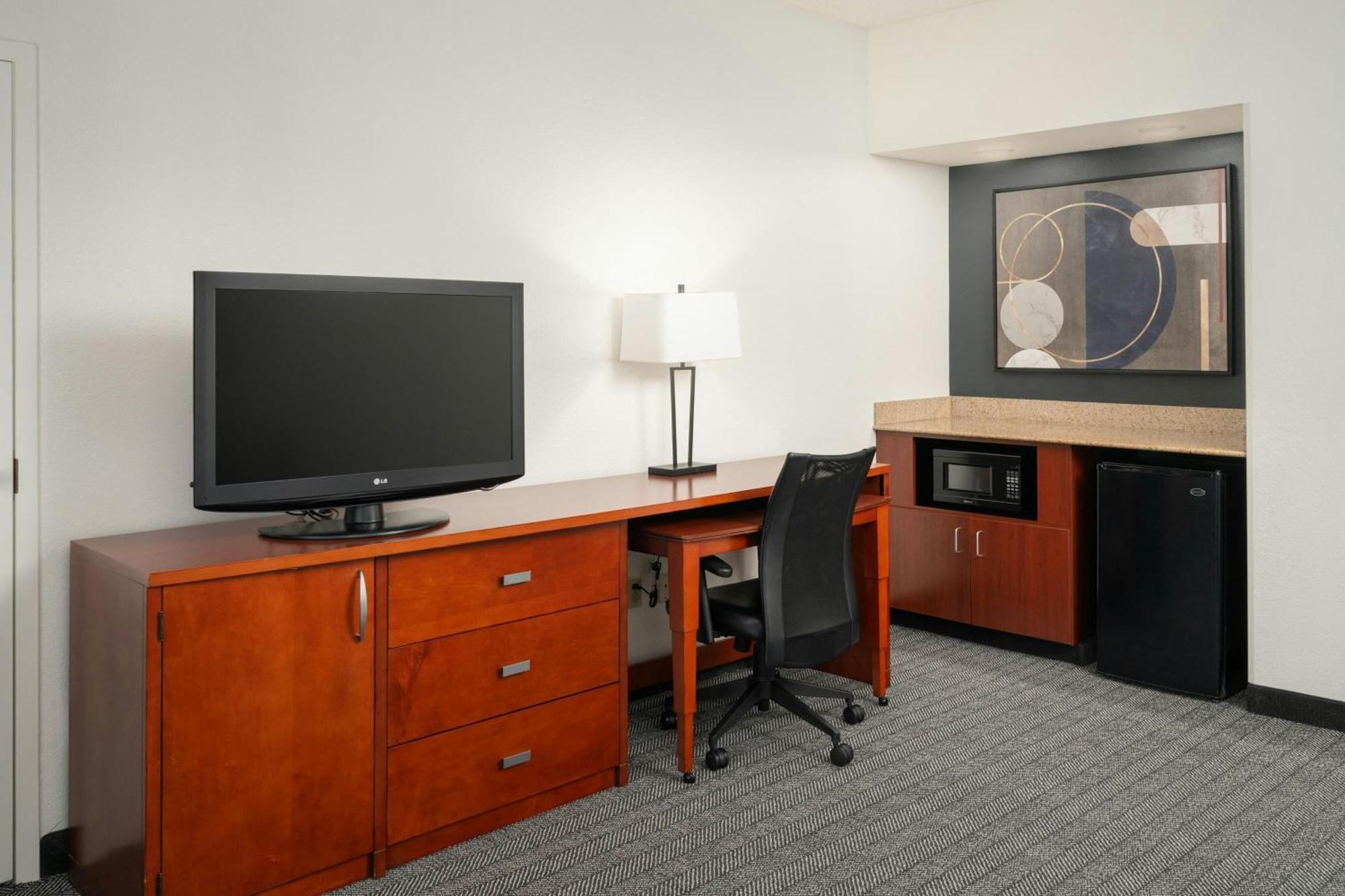 Отель Courtyard Melbourne West Экстерьер фото