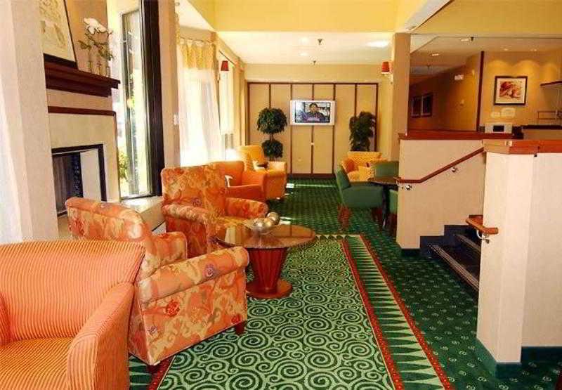 Отель Courtyard Melbourne West Интерьер фото