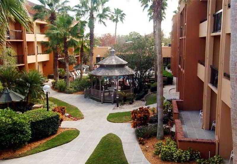 Отель Courtyard Melbourne West Экстерьер фото