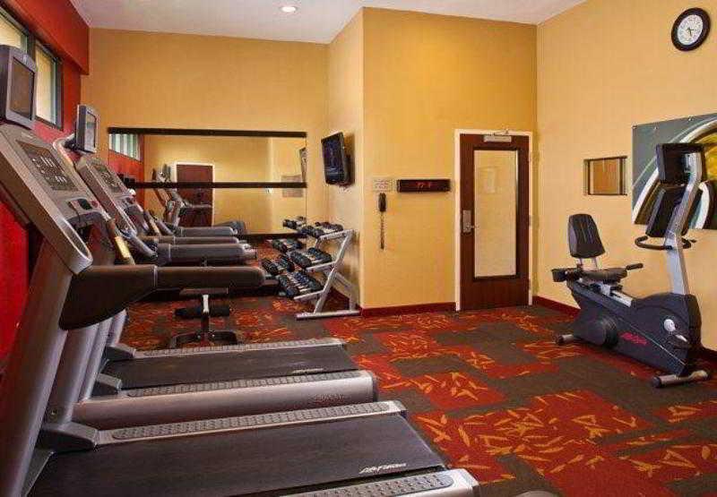Отель Courtyard Melbourne West Экстерьер фото