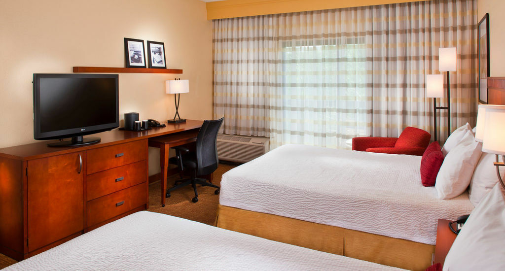 Отель Courtyard Melbourne West Экстерьер фото